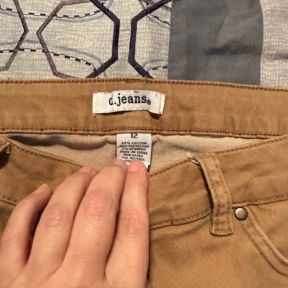 4. D. Jeans, size 12, tannish color, perfect color for the fall - Picture 3 of 3